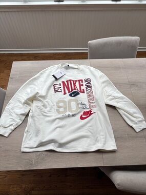 Women’s Nike crewneck sweatshirt